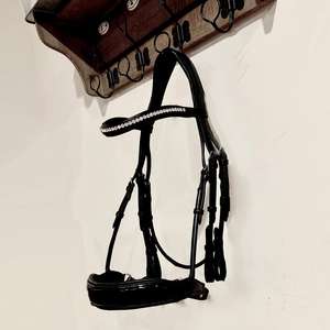 Bride anatomique Stanford en cuir de cheval Bride anatomique en cuir de cheval - Product Image 4