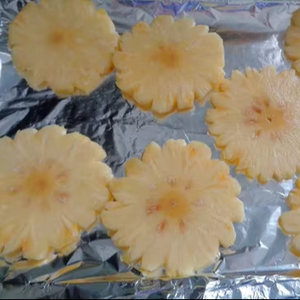 Chewy Vietnam soft dried pineapple for kids <b>lunch</b> <b>boxes</b> and office snacks available in bulk quantities for wholesale buyers - Product Image 1