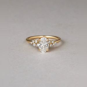 Anillo Solitario con Diamante en Forma de Racimo Ovalado, Engaste de Plata, Oro o Platino, Joyería Fina para Novia, Precio Directo de Fábrica - Product Image 6