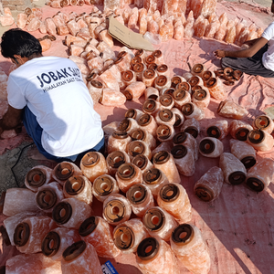 โคมไฟหินเกลือหิมาลัยแบบพรีเมี่ยมทำด้วยมือขาตั้งไม้แบบชนบทเป็นมิตรกับสิ่งแวดล้อมแกะสลักฮวงจุ้ยสไตล์รักทำด้วยมือ - Product Image 3