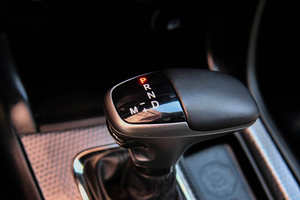 Auto 2024 con Tracción Trasera Disponible con Volante a la Izquierda y Derecha, Gran Capacidad, Autos LHD/RHD en Venta - Product Image 2