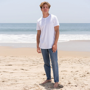 Camiseta Henley de Manga Corta para Hombre, 100% Algodón Orgánico de Lujo, Color Blanco, Dobladillo Curvo, Preencogida, Certificada por GOTS, Ajuste Premium y Transpirable - Product Image 4