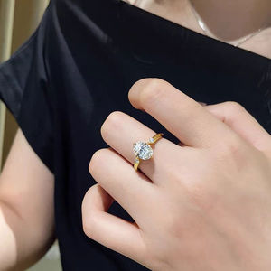 Nuevo Anillo de Compromiso y Matrimonio Clásico de Tres Piedras con Moissanita de 2 Quilates, 7x9 mm, Plata de Ley 925, para Mujer, Regalo, Fiesta - Product Image 3