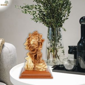 Sculpture de lion et d'agneau en bois d'olivier sculpté à la main, 30x22x18 cm, figurine religieuse chrétienne, symbole de paix, fait main, Ghassan Salsa - Product Image 6