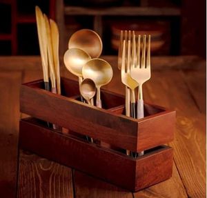 Porta Cucharas Clásico Hecho a Mano de Madera Natural de Alta Calidad con Textura Rica para un Encanto Rústico en la Cocina a un Precio Accesible - Product Image 4