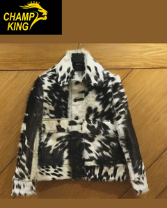 Veste en fausse fourrure de style vintage de haute qualité à imprimé vache avec boutons, fabriquée par la marque Champ King - Product Image 1