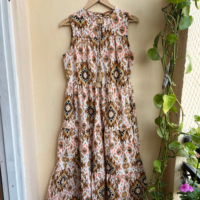 Robe midi indienne d'été vintage en coton à imprimé floral Ikat, coupe ample, respirante, avec détails brodés et pompons, taille naturelle