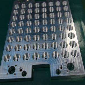 Tôle d'acier OEM emboutissage et pliage de pièces processus d'usinage CNC pour l'utilisation de la machine - Product Image 3