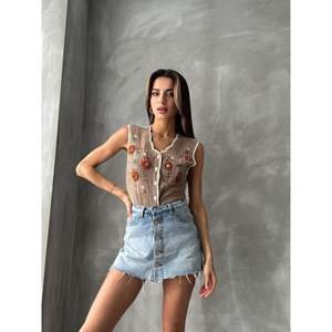 Chaleco Bordado de Visón para Mujer Topshow, Venta al por Mayor, con Bordado Elegante - Product Image 3