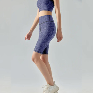 WAKIN WEAR Short de sport taille haute pour femme Short d'entraînement à compression à imprimé floral Ceinture élastique Conception de poche Respirant - Product Image 4