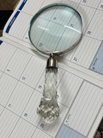 Loupe en cristal de 4 pouces avec finition nickel et poignée en cristal design