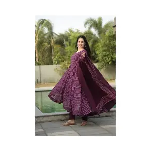 Ensemble de costume Anarkali de couleur vin pour femmes de la collection Designer de DHARANI - Product Image 4