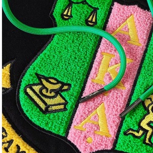 Sudadera con capucha de algodón con logo de chenilla para hermandad universitaria, modelo 1908 AKA - Product Image 2