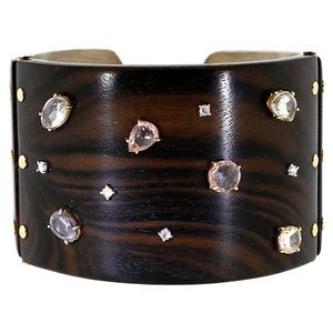 Bracelet en bois pentagramme rétro, design large et exagéré avec rivets, fait main, étanche, couleur naturelle, haute qualité, unisexe - Product Image 1