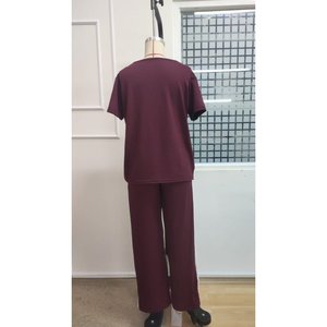 Conjunto de Dos Piezas para Mujer, Blusa de Manga Corta con Cuello en V de Viscosa de Dos Hilos y Pantalones, 35484 - Borgoña - Product Image 6