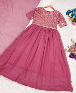 Elegante vestido largo bordado Georgette Anarkali elegante con trabajo de yugo pesado para bodas, recepción y eventos especiales - Product Image 2