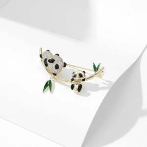 Broche Jeulia Have Fun Mom and Baby Panda en alliage avec cristal et perle - Product Image 3