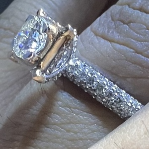 Élégante bague solitaire pour femme en or massif 14K et 18K avec de véritables diamants naturels taillés en brillant, certifiée par un tiers. - Product Image 5