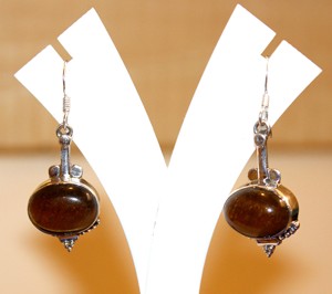 Pendientes Étnicos de Plata de Ley 925 con Cristales, Hechos a Mano en Nepal para la Oración y la Devoción - Product Image 6