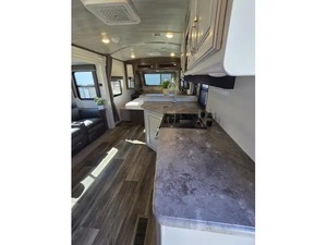 Usado 2022 K-e-y-s-t-o-n-e C-O-U-G-A-R H-A-LF-TON 22RBS - Product Image 5