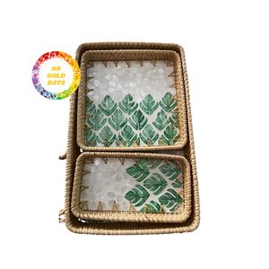 Plateau en rotin naturel avec incrustation de nacre, parfait pour une décoration élégante et écologique faite à la main. - Product Image 5