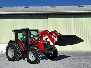 Tracteur agricole d'occasion 4x4 Massey Ferguson 4707 75 CV 2021 avec 3ème fonction, Power Shuttle, joystick, grille de protection, pompe de boîte de vitesses - Product Image 5