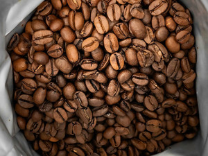 Granos de Café Arábica Tostados Premium - 100% Origen Único de Alta Altitud - Café en Grano Entero para Espresso y Pour Over - Product Image 1