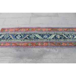 Alfombra Turca Vintage de 1.9x6.5 pies (57x199 cm), Alfombra de Lana con Puntos Azules - Product Image 4