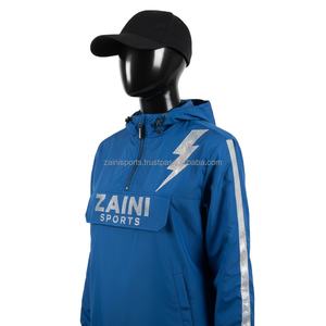 Chaqueta Cortavientos Premium para Mujer de 160GSM Azul con Paneles Iridiscentes y Diseño de Logotipo Personalizado con Pedrería - Product Image 4
