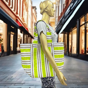 กระเป๋าชายหาดแฟชั่นไนลอนรีไซเคิลคุณภาพสูงพร้อมที่ปิดซิปลายทางและกระเป๋าใส่ขวดผลิตในอินเดีย - Product Image 2