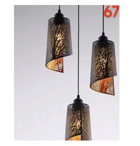 โคมไฟเพดานทำจากไม้และโคมไฟอุตสาหกรรมที่ผ่านการรับรองระดับพรีเมียมพร้อมไฟติดกระจกสีทองและสีเงินพร้อมอุปกรณ์พรีเมี่ยม - Product Image 1