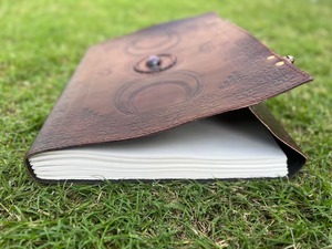 Libro encuadernado grande de cuero de piedra negra individual con piedras preciosas, Boceto hecho a mano diario de piedra individual cuaderno diario de cuero - Product Image 2