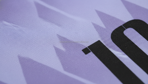 Uniformes de Fútbol de Último Diseño, Logotipo Personalizado de Alta Calidad, 100% Poliéster, Secado Rápido, Transpirable, Reflectante, Ligero, Cuello en V - Product Image 4