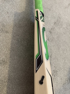 ไม้คริกเก็ตวิลโลว์แบบมืออาชีพโลโก้ที่กำหนดเองน้ำหนักเบามีฝาปิดประสิทธิภาพสูงสำหรับการเล่นทุกรอบ - Product Image 5