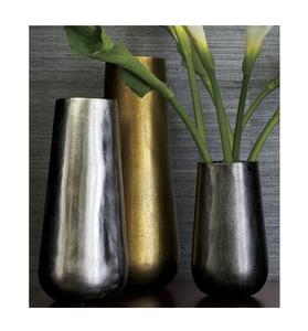 Jarrón Escultural de Metal, Creado como Decoración Artística para Interiores en Espacios Modernos con Impacto Visual - Product Image 1