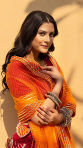 Lehenga Choli imprimé rouge et orange avec dupatta assorti, tenue ethnique de créateur pour mariage, fête, vêtements traditionnels indiens. - Product Image 2