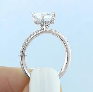 Bague Solitaire Moissanite de luxe en argent 925 2 carats pierre taillée émeraude bijoux de mariée de fiançailles faits à la main avec certificat GRA - Product Image 4