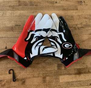 Guantes de Fútbol Americano Personalizados con Palma de Alta Adherencia, Cuero Sintético, Diseño Personalizado Sublimado en la Parte Posterior para Receptores - Product Image 5