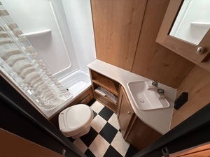 รถบ้านมือสอง ปี 2023 รุ่น Riverside RV Retro 240BH สำหรับตั้งแคมป์ - Product Image 2