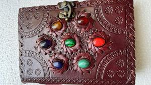 Diarios de Cuero con Grabado de Piedras Preciosas de los Siete Chakras Hechos a Medida, Diseño Portátil, Artesanía Premium para la Escritura Consciente y la Reflexión - Product Image 2