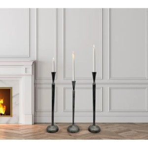 Candelabro de suelo moderno de metal de aluminio hecho a mano decorativo candelabro alto delgado con una superficie texturizada y un bronce - Product Image 4