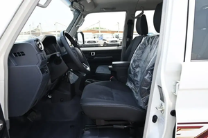 2024 L.C 7.9 Doble Cabina Pickup L.X Z V6 4.0 PE.TR.OL Automático Diésel Tracción Total Cuero R18 ACC Faros de Xenón EE. UU. - Product Image 6