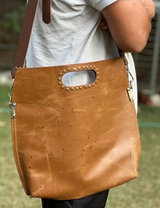 Sac à main pour femme Sac seau en cuir véritable avec bandoulière unique Design élégant et élégant en cuir de cheval carazy - Product Image 4