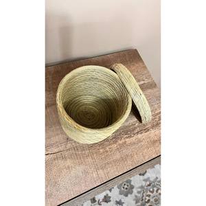Cesta de hierba de esparto con tapa Contenedor de almacenamiento rústico Decoración Bohemia natural Caja hecha a mano ecológica y duradera 6 pulgadas de profundidad - Product Image 2