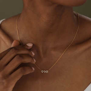 Colgante de Plata 925 con Moissanita de Corte Redondo, Color D, Estilo Vintage, Regalo para Mujer, Accesorio Elegante - Product Image 1