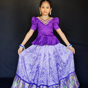 Niñas de alta calidad Lehenga Choli cosido completo seda pesada Multi-hilo y bordado para ocasiones de Fiesta infantil - Product Image 1