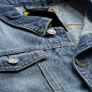 Hot Selling Premium Quality 100% Cotton Front Logo Jeans Jacket Comfortable Men Winter Jackets for Online Sale - Product Image 5