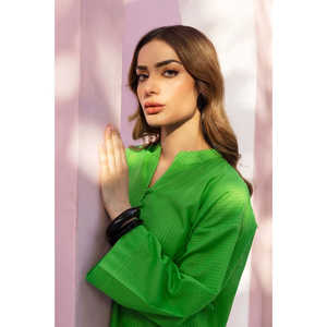 Chemise en polyester vert teint Dobby pour femme, style quotidien simple et tendance, logo tissé, tissu tricoté, tailles XS-XL, pour le travail en automne - Product Image 2