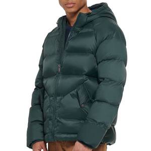 Veste matelassée en gros, veste matelassée d'hiver personnalisée pour hommes et femmes, doublure en sherpa, design à capuche, vestes matelassées pour hommes - Product Image 2