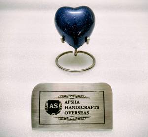 Cercueil funéraire en forme de cœur, couleur/fini bleu foncé, pour cendres - Product Image 1